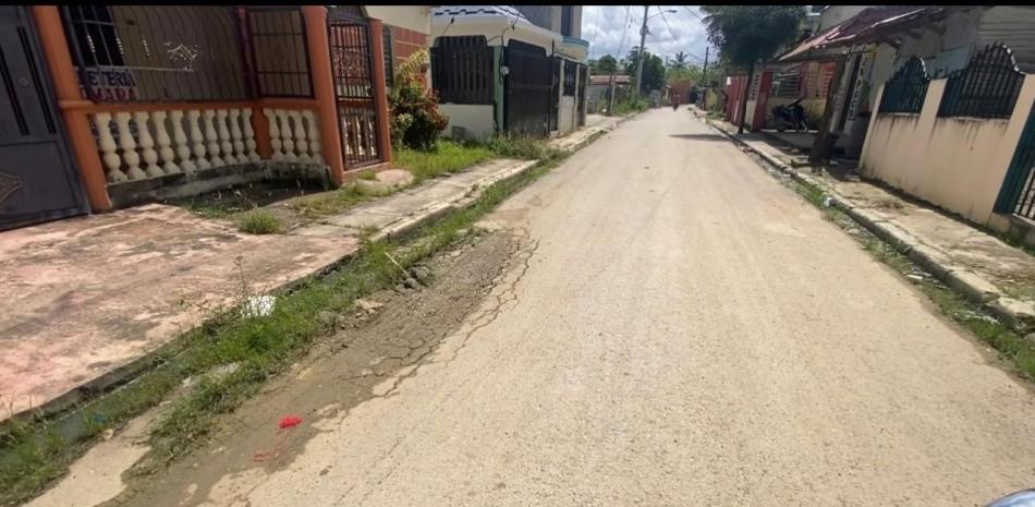 Empresa contratada desde 2022 en Pimentel ha concluido unas 10 calles, dice alcalde