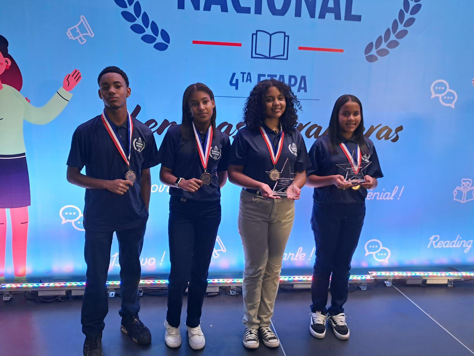 ESTUDIANTE DE DAJABÓN GANA MEDALLA DE ORO EN LA OLIMPÍADA NACIONAL DE LENGUAS EXTRANJERAS
