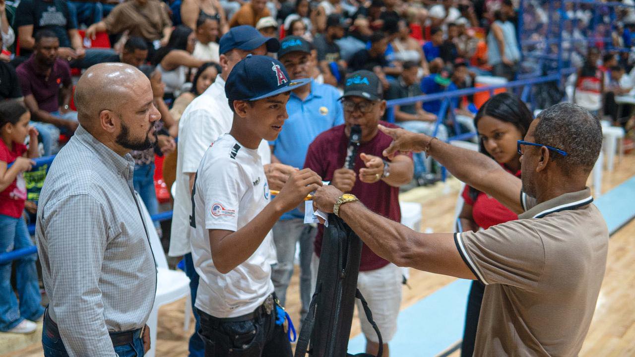 NEY RODRÍGUEZ, UN SENADOR COMPROMETIDO CON EL DEPORTE Y CON SU GENTE