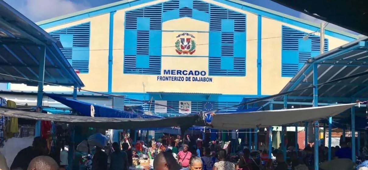 Alcalde Santiago Riverón informa suspensión del intercambio comercial este lunes en Dajabón