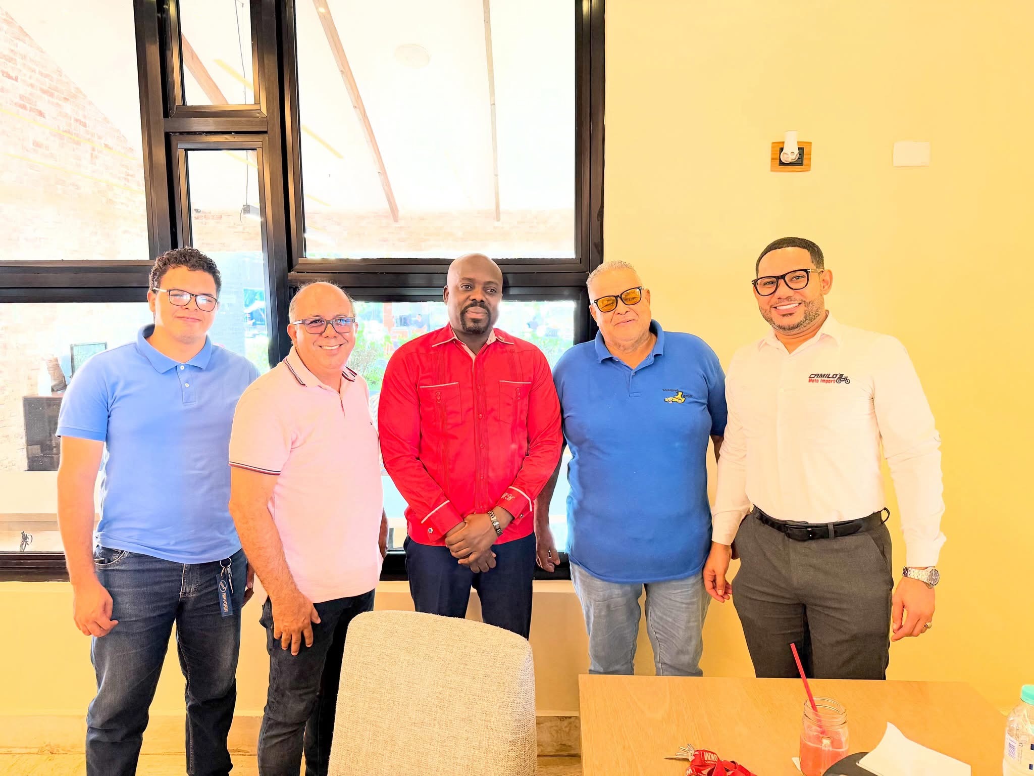 Cónsul haitiano en Dajabón sostiene encuentro con empresarios del sector motociclista