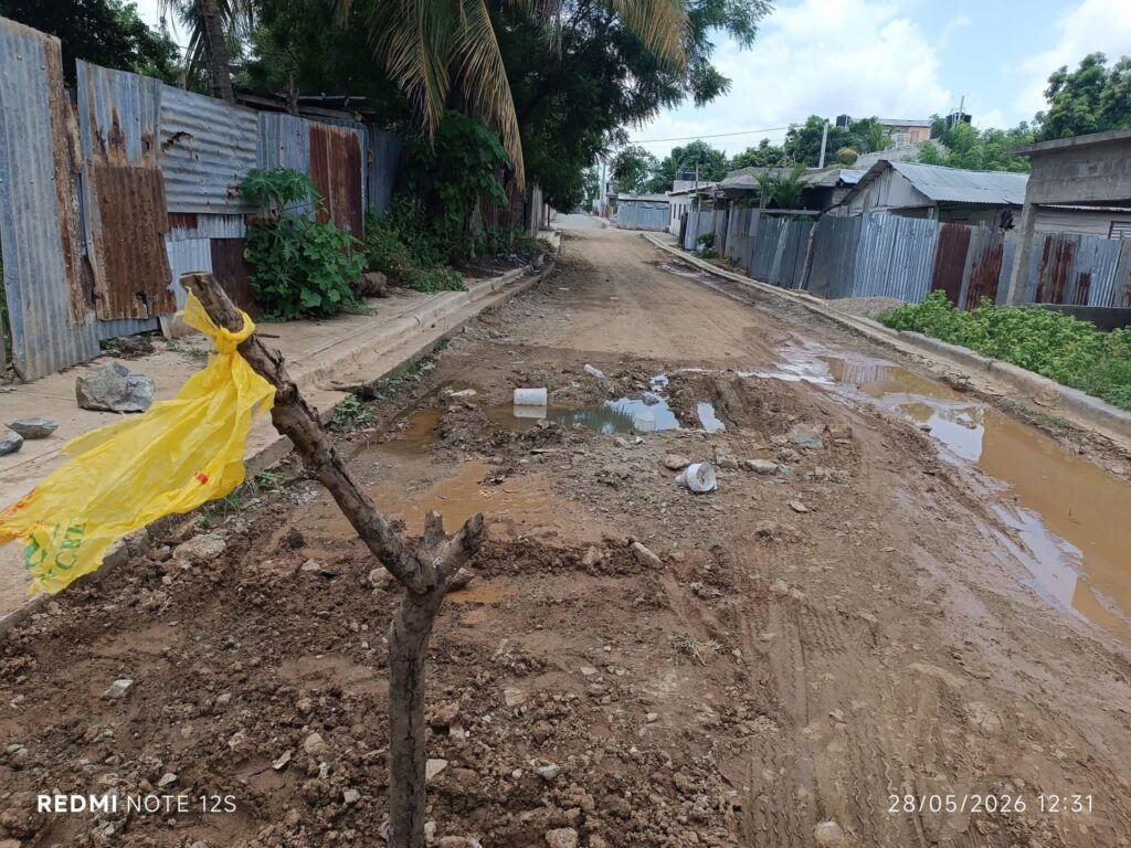 Comunitario teme calle quede sin asfalto en sector Villa Rosa de Dajabón
