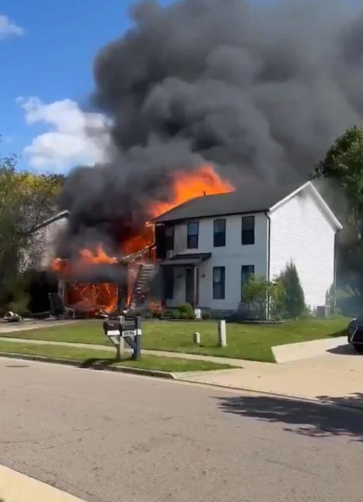 Avioneta se estrella contra una vivienda en Ohio; dos personas mueren