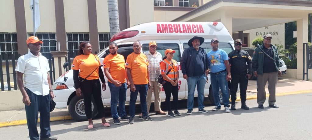 Alcaldía de Dajabón y Concejo de Regidores donan terreno y ambulancia a la Defensa Civil para fortalecer su labor de socorro