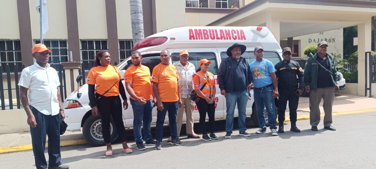 Alcaldía de Dajabón y Concejo de Regidores donan terreno y ambulancia a la Defensa Civil para fortalecer su labor de socorro