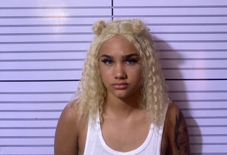 Policía apresa en flagrante delito a la exponente urbana Ashley Mariel Sánchez “Macha” y otros dos jóvenes