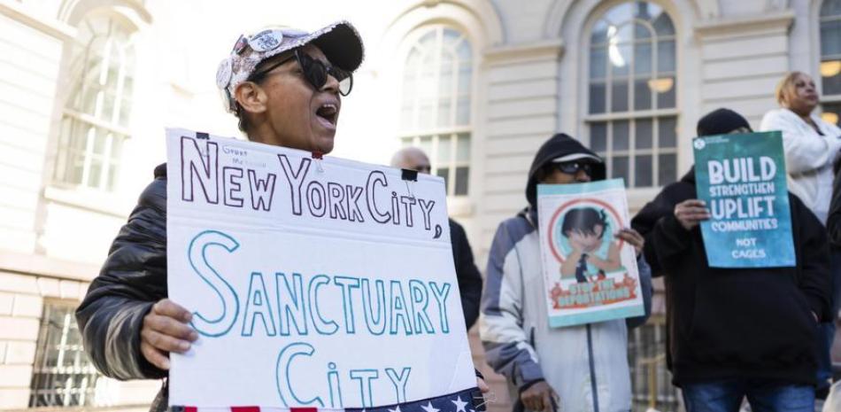 Juez de federal EEUU prohíbe al gobierno Trump detener migrantes en los juzgados
