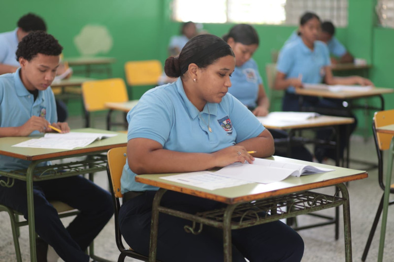 Educación llama a más de 111 mil estudiantes a primera convocatoria de las Pruebas Nacionales