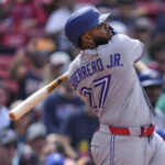 Vladi Jr. da su primer jonrón desde el 17 de mayo y Toronto vence Medias Rojas.