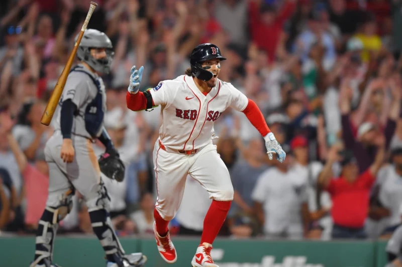 Medias Rojas se recuperan más allá de los Yankees 5-4 en 10 entradas para completar barrida
