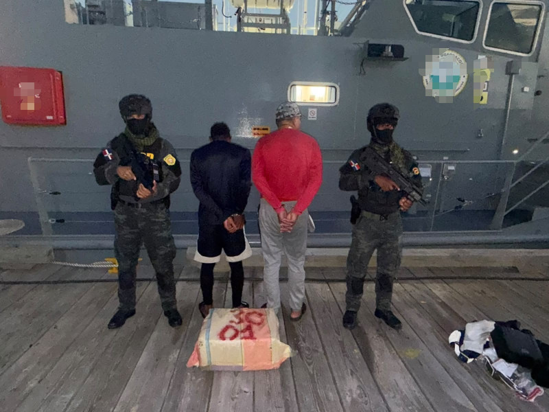 Autoridades ocupan 30 paquetes de cocaína en Peravia; arrestan dominicano y venezolano