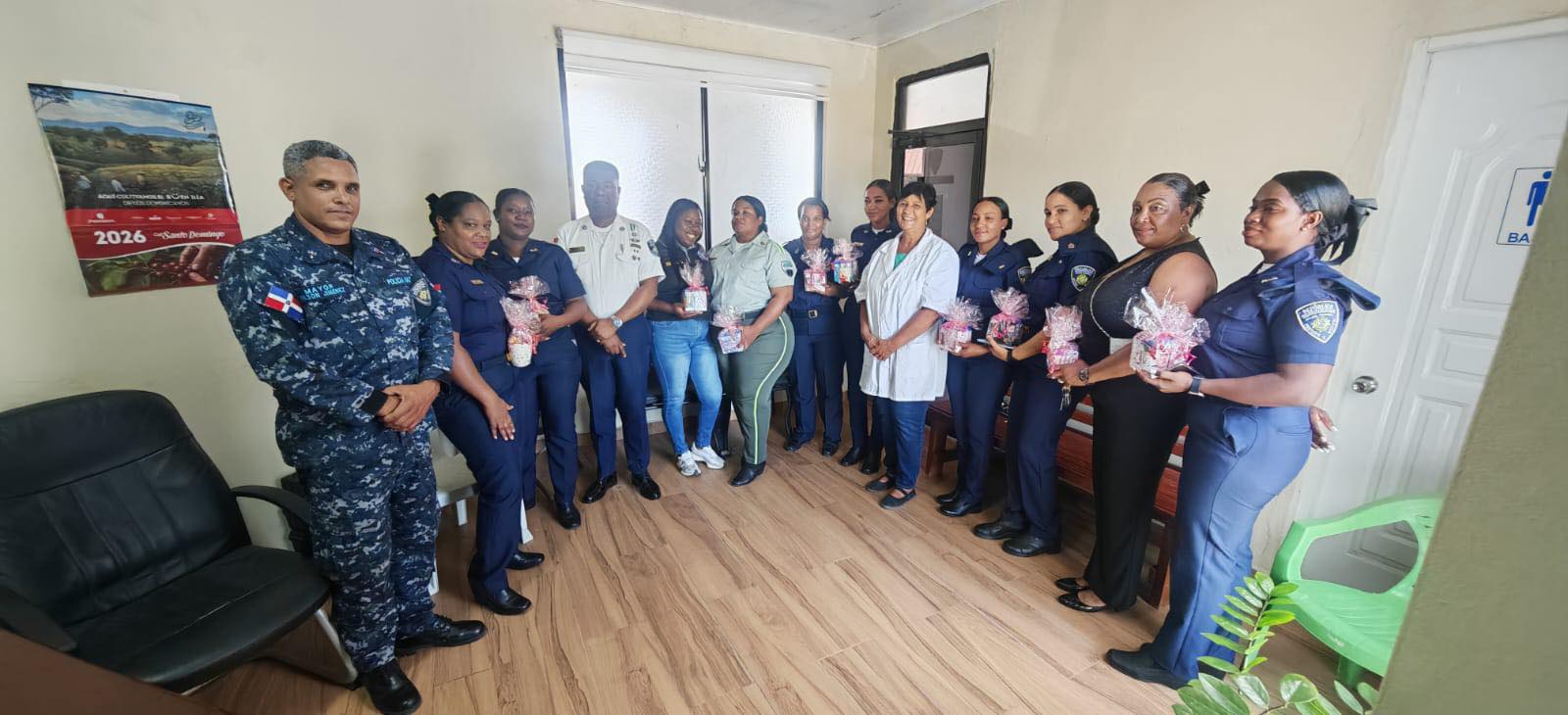 Comandante del Departamento Policial de Dajabón Agasaja a las madres que prestan servicio en el cuartel Policial