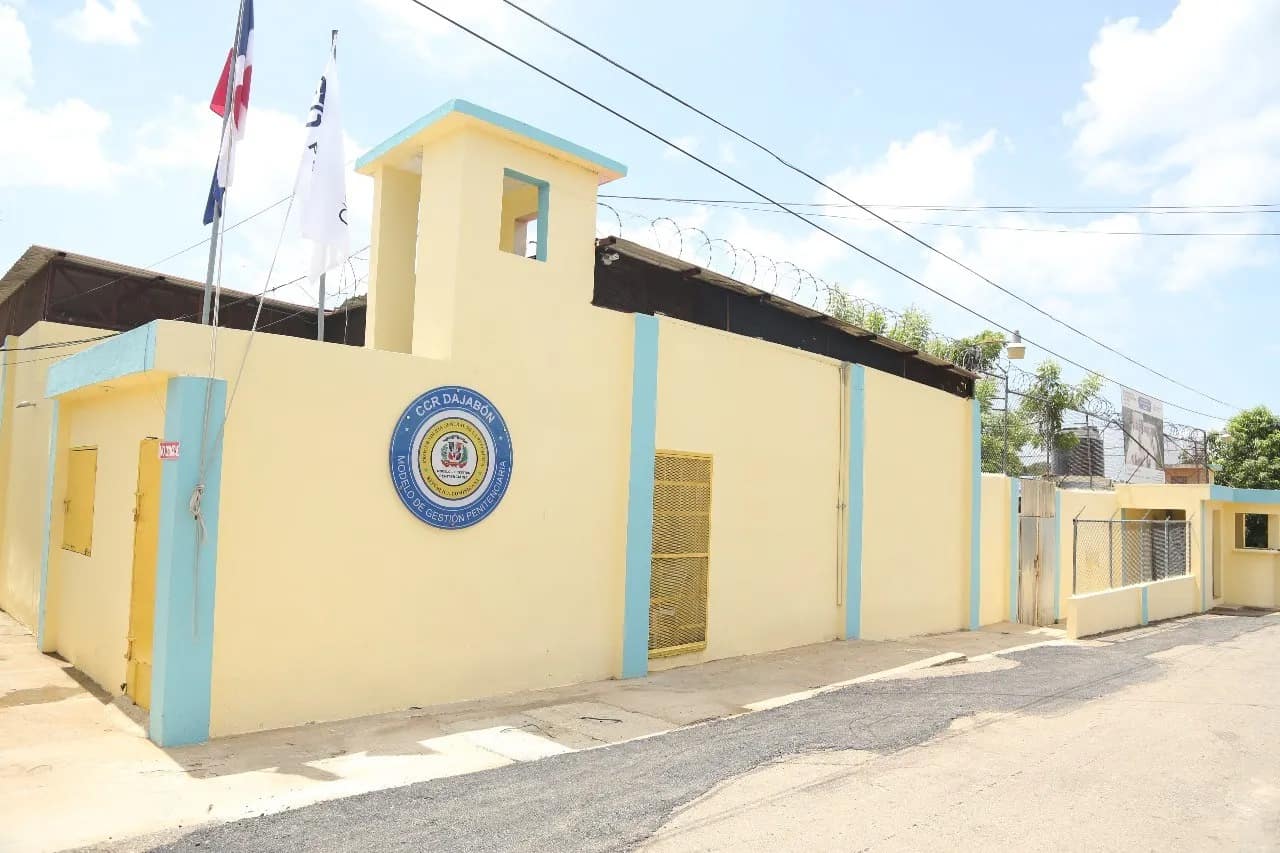 Interno fallece en la cárcel pública de Dajabón; investigan causa de muerte