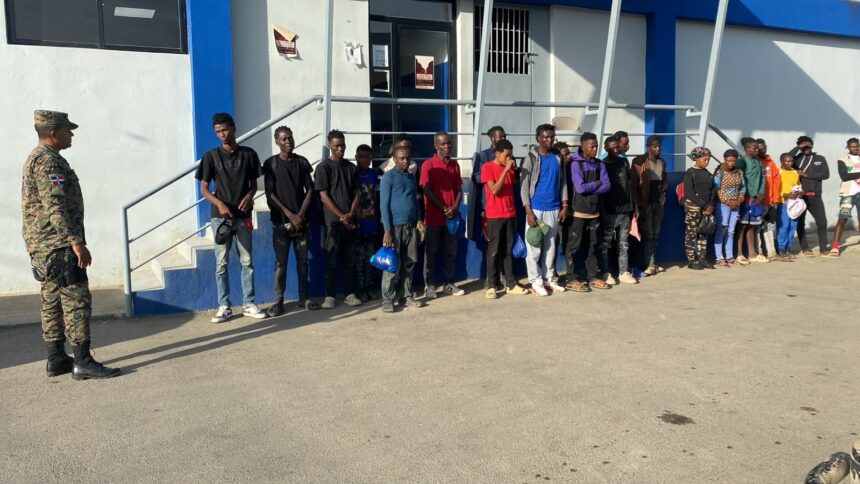 Ejército detiene a 38 haitianos indocumentados en operativos apoyados con drones