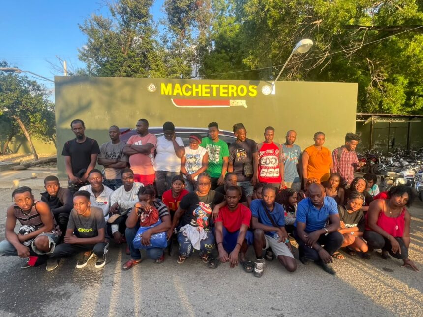 Ejército desmantela centro de tráfico de migrantes y detiene a 35 haitianos en Montecristi