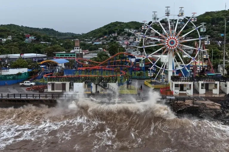 Emergencia en China: cerca de 10.000 personas evacuadas por torrenciales aguaceros