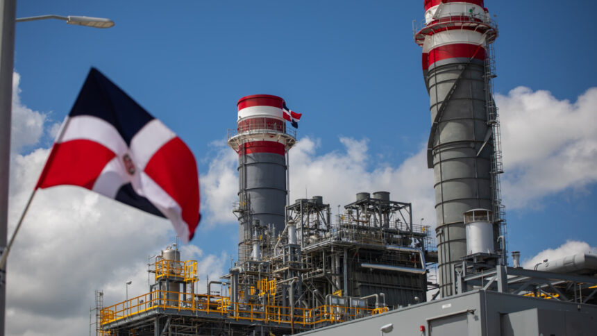 Manzanillo Power Land no logra inyectar energía al SENI con estabilidad tras meses de inaugurada
