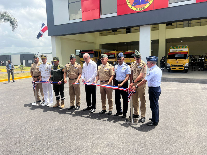 Abinader inaugura sede del Cuerpo Especializado de Mitigación a Emergencias y Desastres
