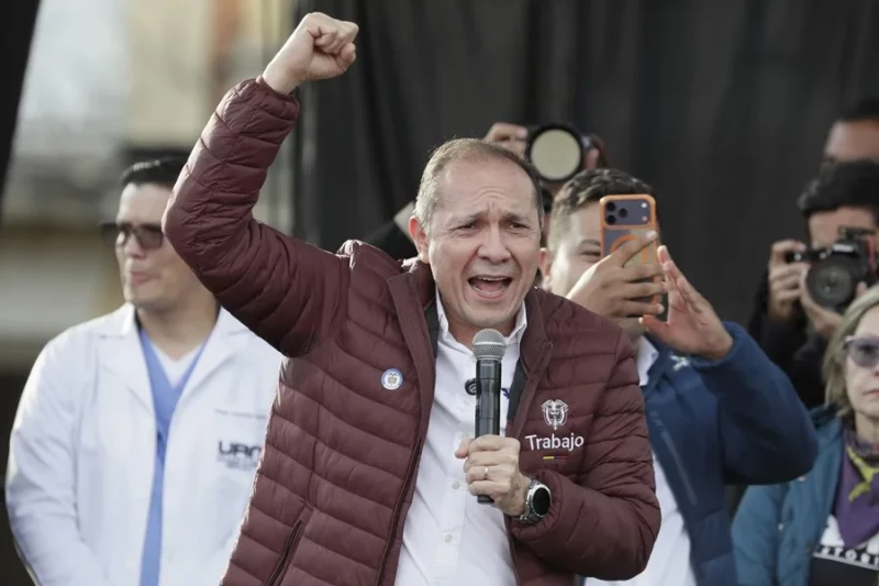 Ordenan arresto del ministro de Trabajo de Colombia por desacato a recurso de amparo