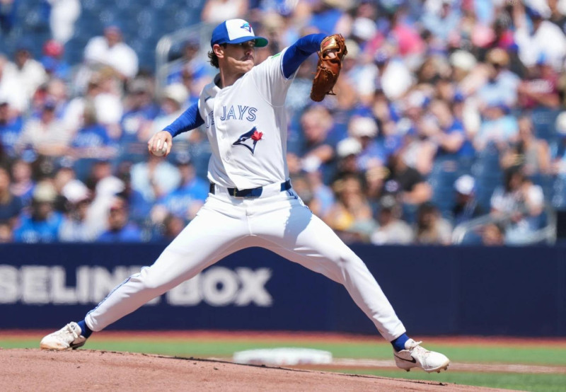 Shane Bieber lanza 7 entradas y los Azulejos vencen a los Rays 3-1