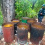 Desmantelan en Azua fábrica clandestina con más de 25 mil litros de alcohol adulterado
