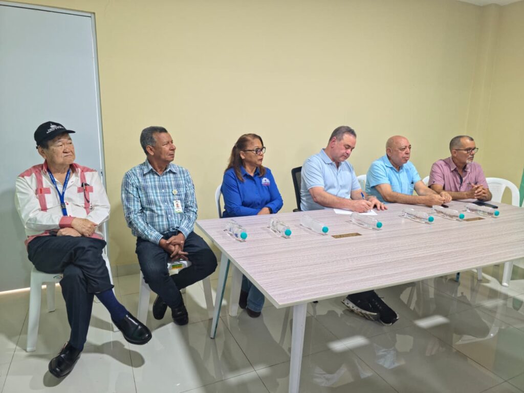 Ministro de Agricultura se reúne con productores y anuncia medidas para fortalecer el campo en Dajabón
