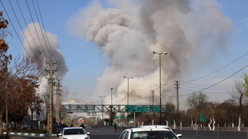 EEUU ataca objetivos militares iraníes para debilitar su amenaza en el estrecho de Ormuz