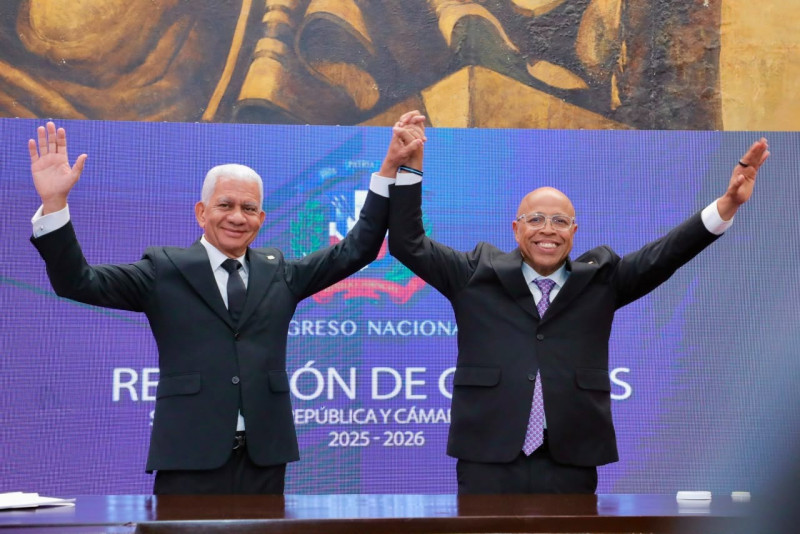Ricardo de los Santos y Alfredo Pacheco seguirán al frente del Congreso Nacional