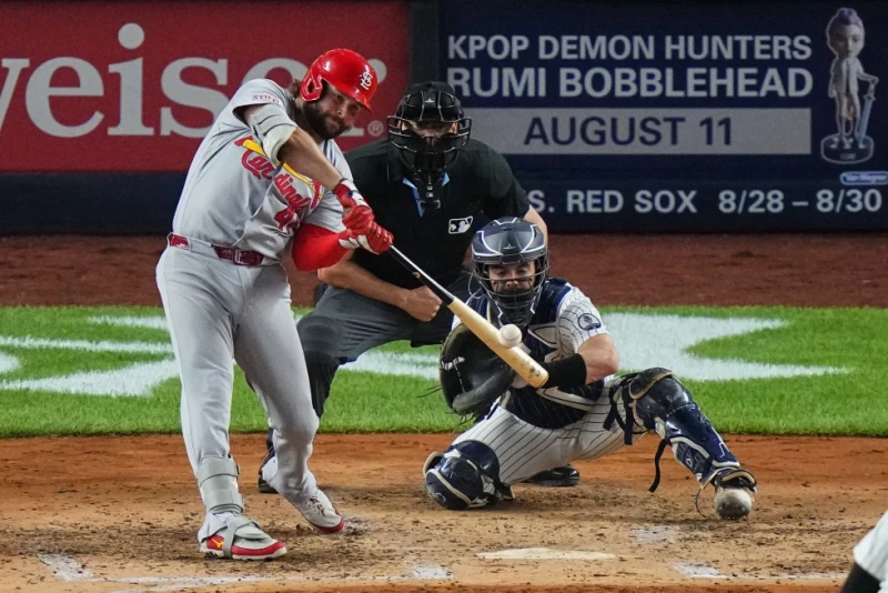 Burleson conecta 3 vuelacercas y los Cardenales vencen 13-7 a los Yankees