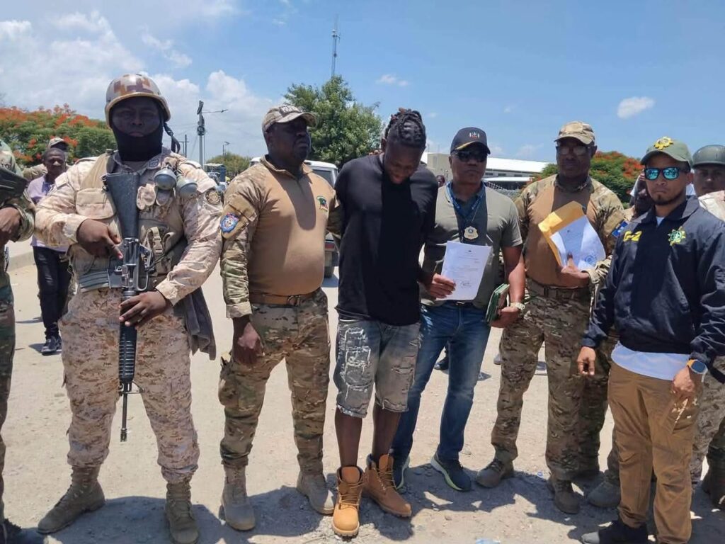 Autoridades dominicanas entregan a ciudadano requerido por la justicia haitiana en la frontera de Dajabón