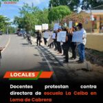 Docentes protestan contra directora de escuela en Loma de Cabrera