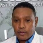 Ordenan arresto de cirujano plástico condenado por muerte de paciente durante procedimiento estético