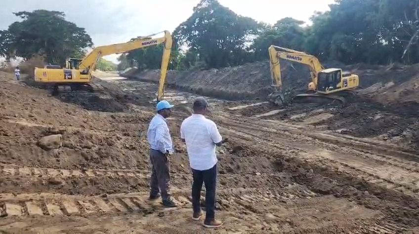 INDRHI inicia adecuación del cauce del río Masacre para proteger la producción agrícola y recuperar la Laguna de Saladillo