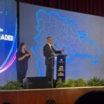 Abinader anuncia cinco mil becas por mérito y elimina requisito que hacía perder un año a los estudiantes