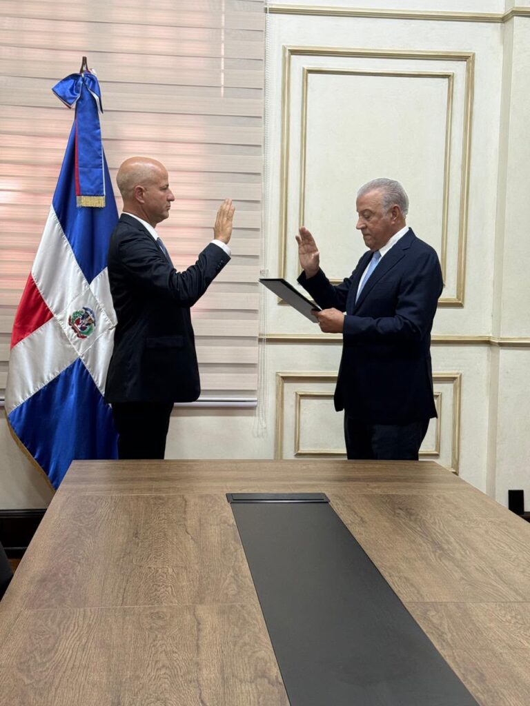 Víctor Hugo Carrasco Nebot asume como nuevo viceministro del Ministerio Administrativo de la Presidencia