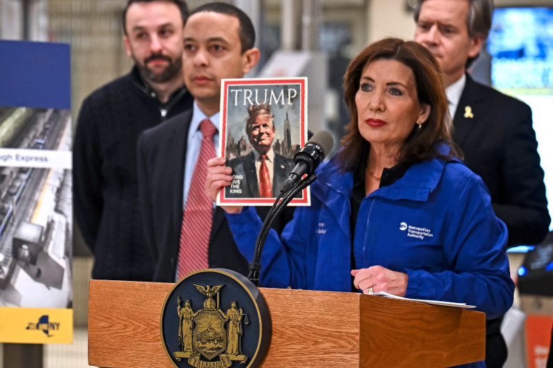 Nueva York acusa a Trump de congelar el 40 % de los fondos dedicados a luchar contra el terrorismo