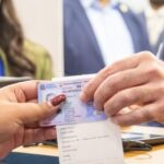 Abinader emite decreto que elimina restricción de edad para licencias de conducir