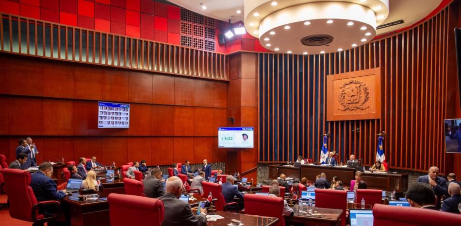 Senado aprueba proyecto de ley para prohibir importación de mercancías producidas con trabajo forzoso