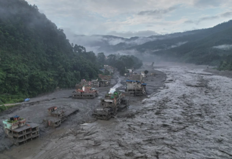 Nepal aumenta a 6,150 el número de personas desaparecidas por el colapso del glaciar