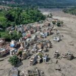 Riada Nepal deja al menos 1,225 muertos y 4,757 desaparecidos