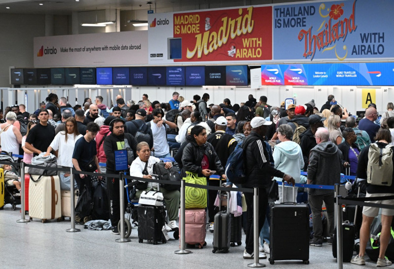 Una falla técnica deja más de 2,000 vuelos cancelados en Reino Unido