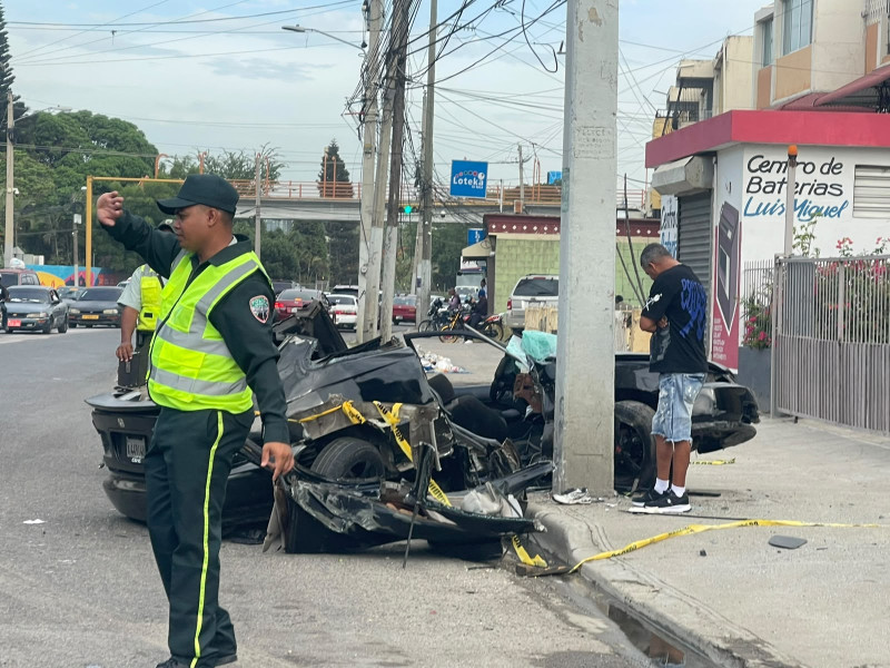 Accidente en la Circunvalación Sur de Santiago deja una joven fallecida y otra persona herida