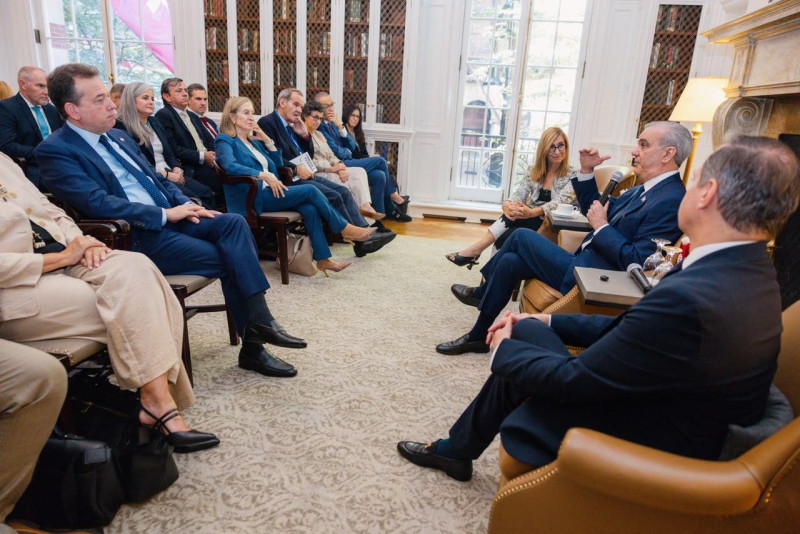 Abinader presenta a RD como destino competitivo para inversiones ante empresarios