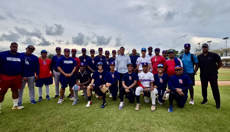 Nelson Cruz lleva mensaje de motivación a selección U15 y exhorta representar con orgullo al país
