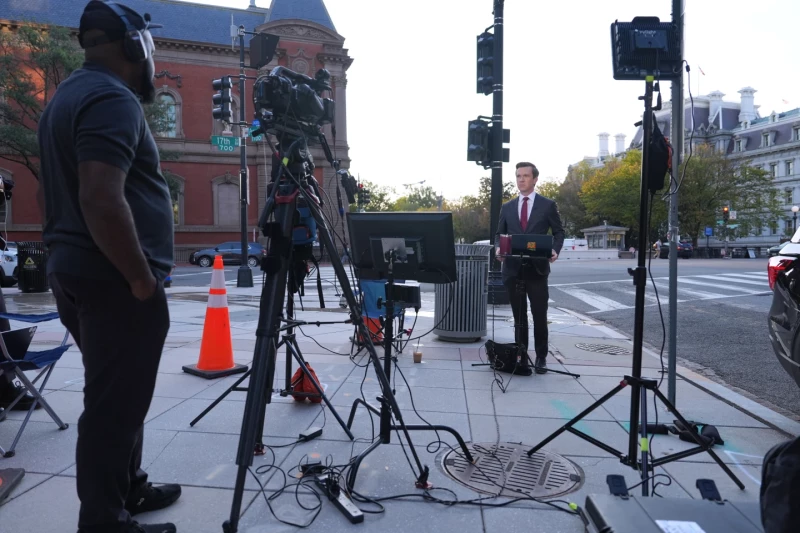 Medios regresan a la Casa Blanca tras una orden judicial