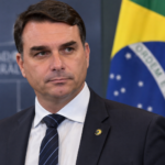 Investigación por presunta corrupción sacude campaña de Flávio Bolsonaro en Brasil