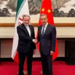 China urge a Irán y EE.UU. a retomar acuerdo de paz y reabrir el estrecho de Ormuz