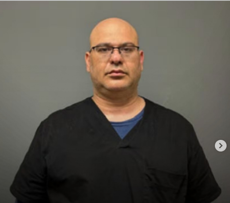 Médico de origen dominicano es arrestado en Connecticut acusado de agredir sexualmente a un menor