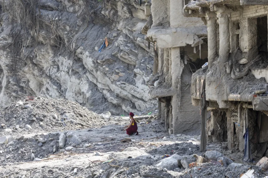 Nepal necesita más de 4.700 millones para la reconstrucción del país tras la riada, según sus cálculos