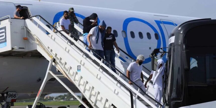 Guardia Costera de EE. UU. repatria a 51 migrantes dominicanos y haitianos interceptados cerca de Puerto Rico